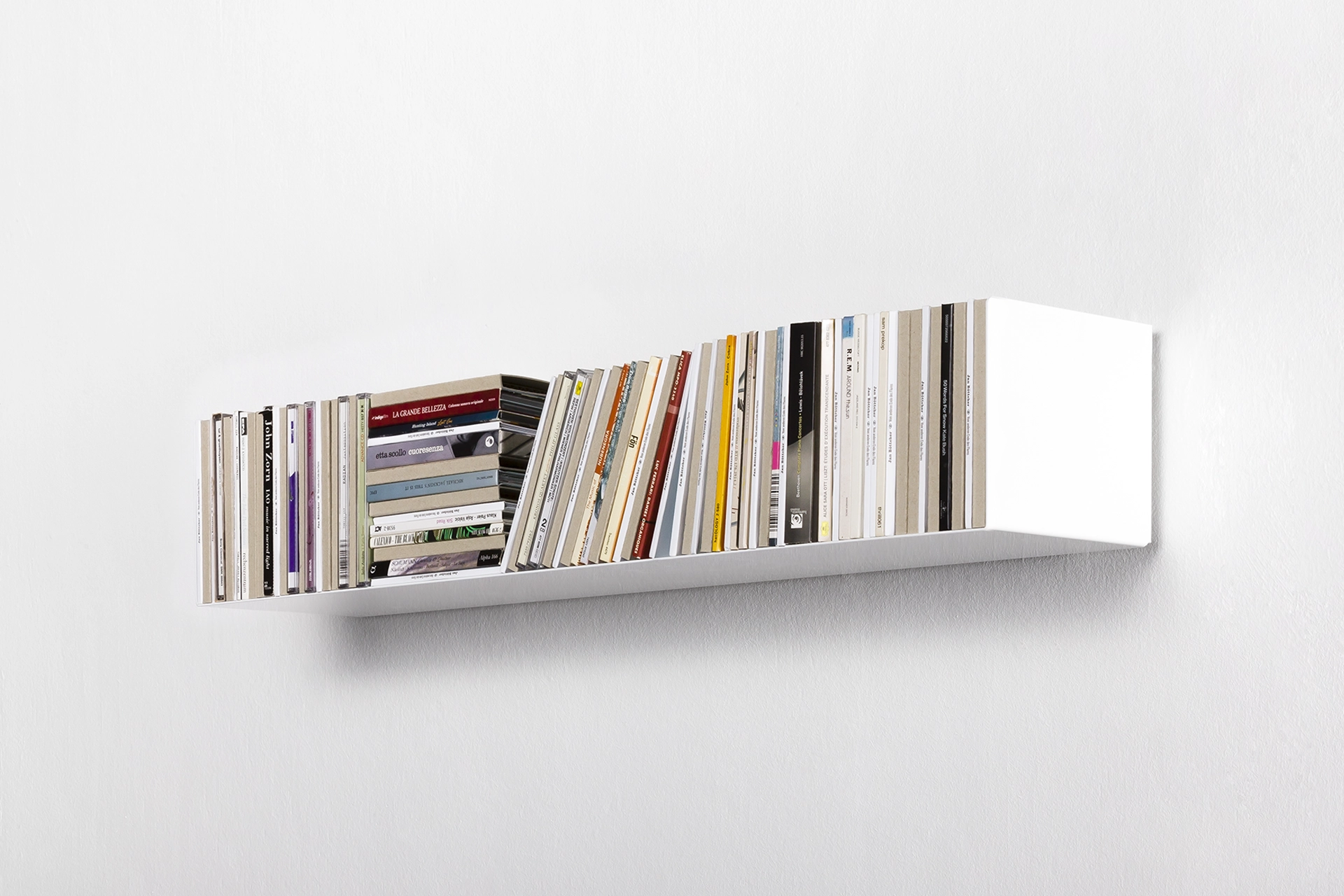 CD Regal mit CDs voll