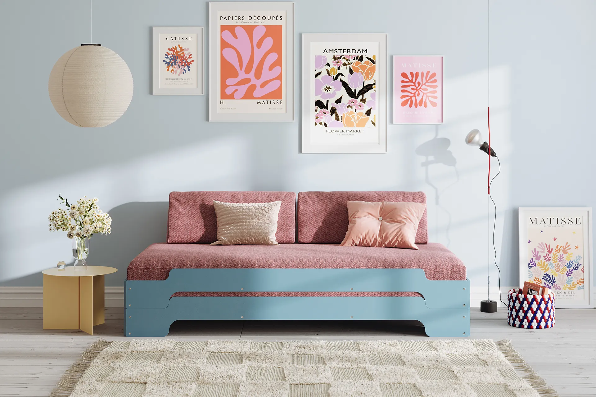 Das Stapelbett in blau mit einer Matraze mit edlem Venito Bezugsstoff in cherryrot wird mit den passenden Rückenkissen zum stylischen Sofa in jedem Kinderzimmer oder auch Gästezimmer