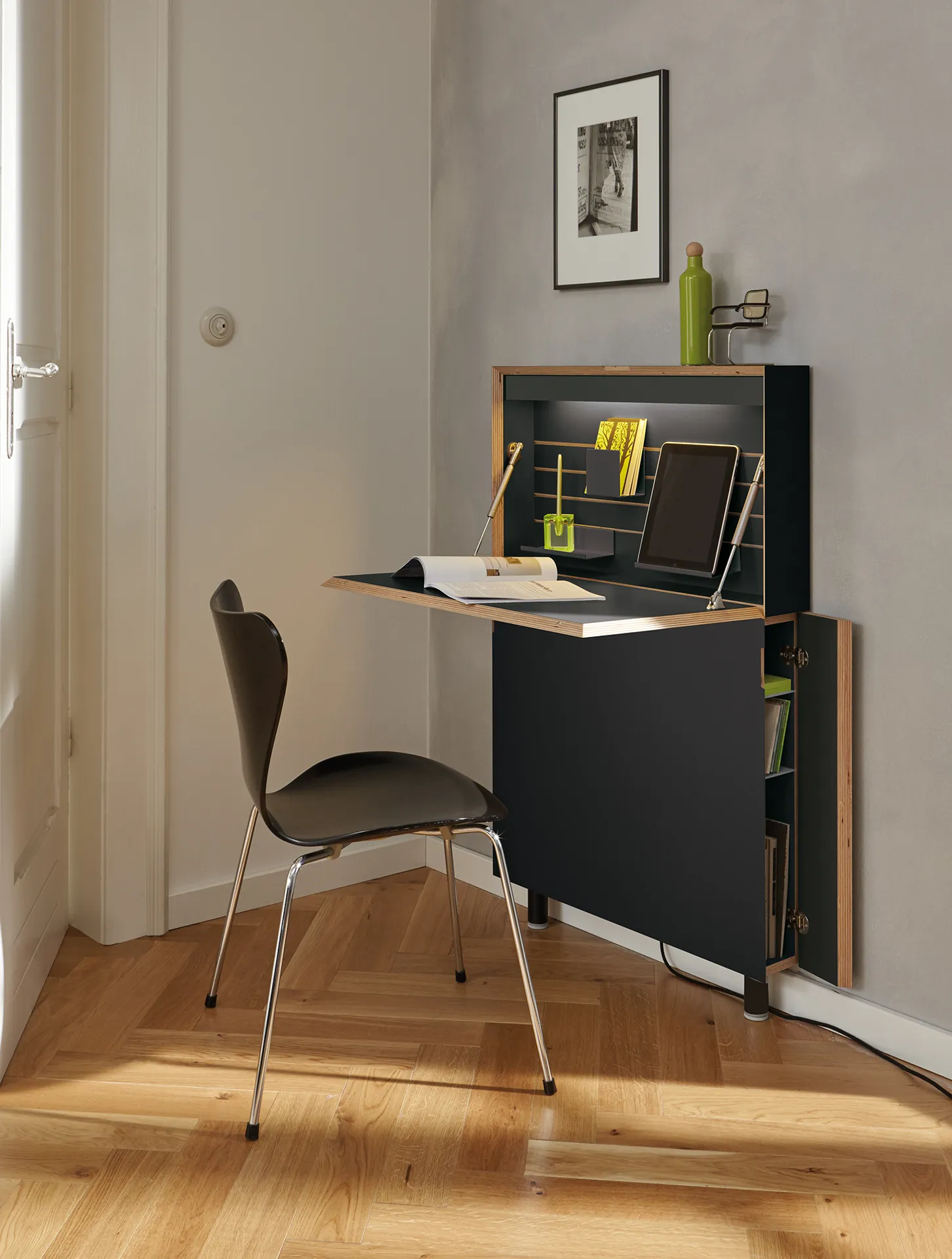 Flatmate Linoleum Sekretär Schlafzimmer mit Licht und Steckdose Birkenschichtholzkante